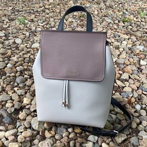 Very pretty, convenient guess style bag